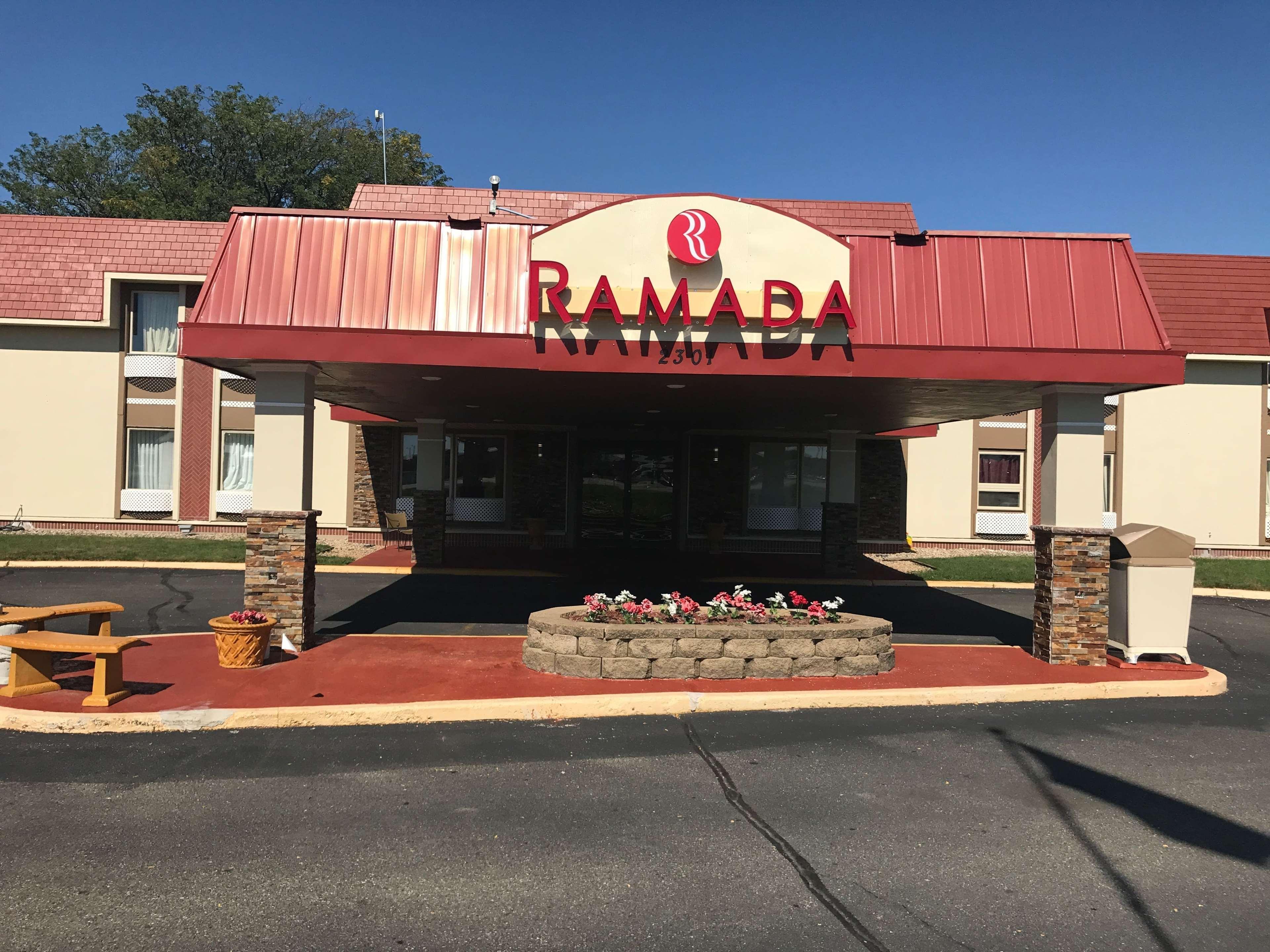 Ramada By Wyndham אלברט לי מראה חיצוני תמונה