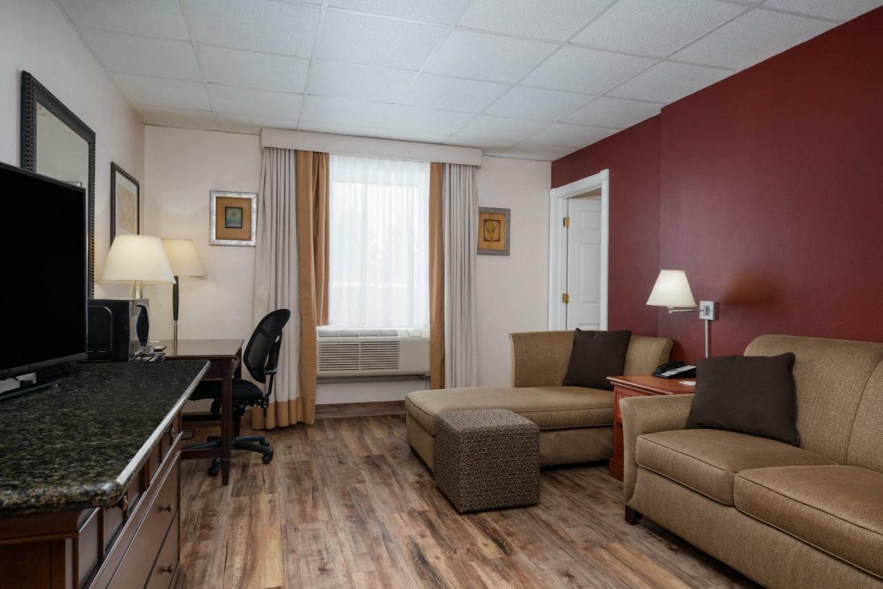 Ramada By Wyndham אלברט לי מראה חיצוני תמונה