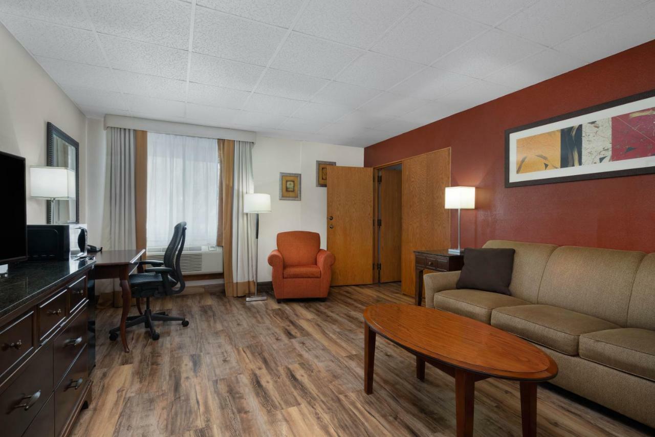 Ramada By Wyndham אלברט לי מראה חיצוני תמונה